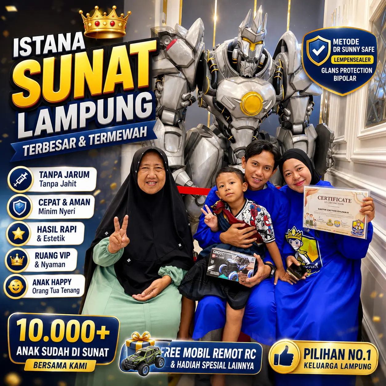 Keluarga berfoto bersama patung robot ksatria di klinik