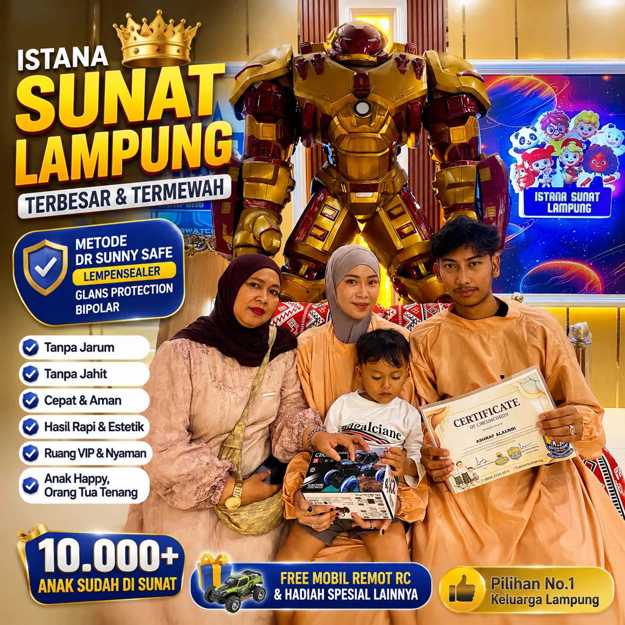 Keluarga pasien di ruang VIP dengan patung robot emas