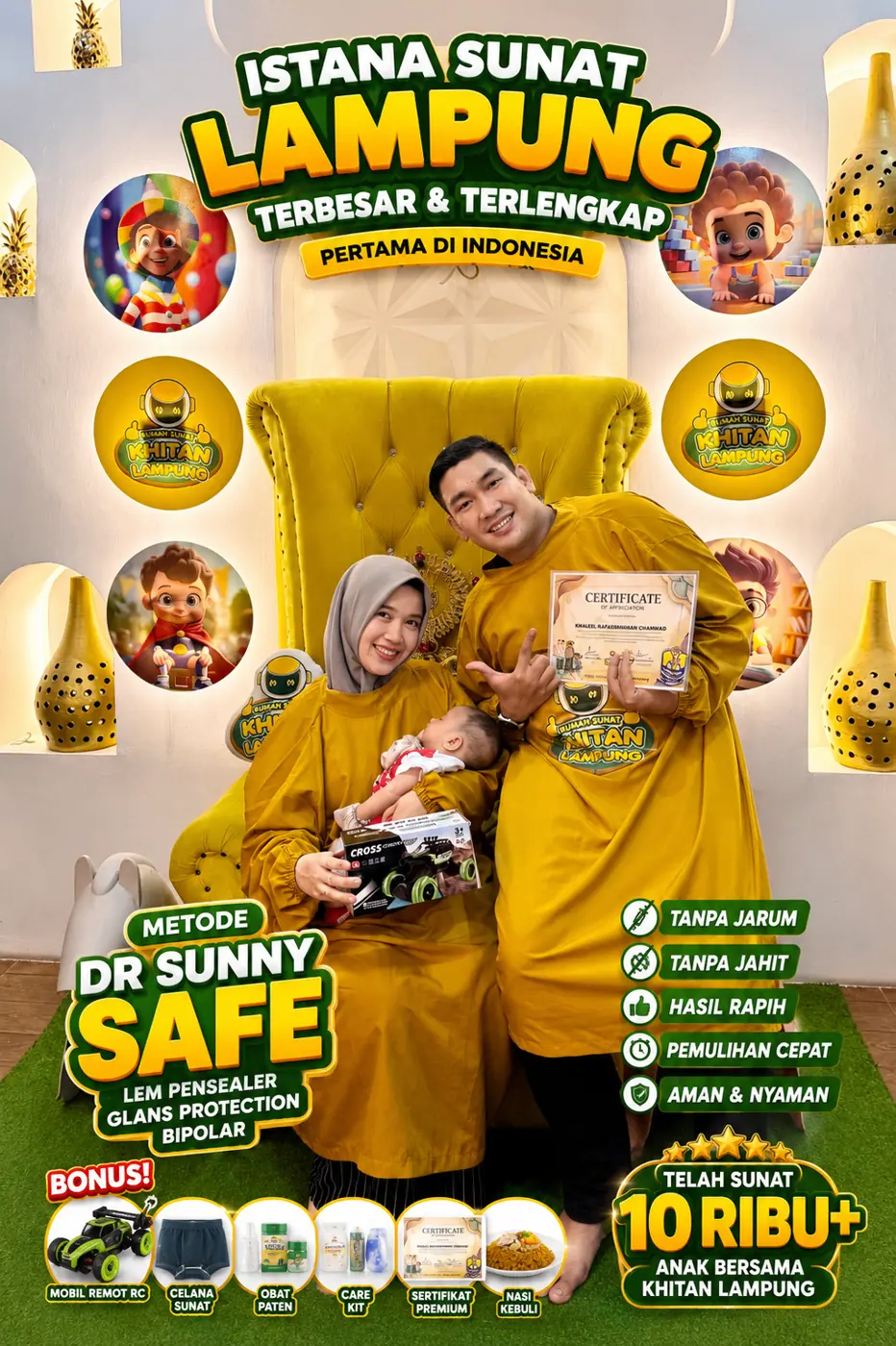 Keluarga dan bayi berfoto di singgasana emas Khitan Lampung